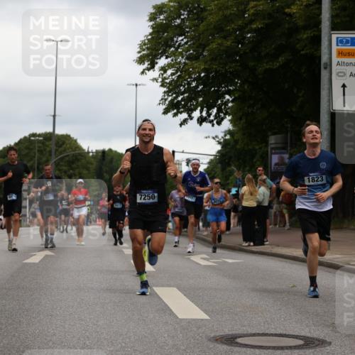 29.06.2025 - hella hamburg halbmarathon Yannick Fuchs http://msf.ph/oto/8385806 29.06.2025 10:55:18 20KM 1823, 2391, 2426, 2591, 2661, 4068, 5379, 5613, 5775, 5870, 6674, 6708, 7033, 7250, 7757, 8177, 8483, 8531, 9071, 9453, 9611, 9752, 9932, 9984, 10031, 10295, 10882, 11515, 12377, 12787, 12789, 12908, 13086, 13558, 15008, 16614, 17145, 17181, 17670, 17951, 18133 meine-sportfotos.de