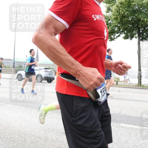 29.06.2025 - hella hamburg halbmarathon Lena Gebhardt http://msf.ph/oto/8385827 29.06.2025 10:40:30 Lombardsbrücke 1018, 1037, 1075, 1291, 1323, 1691, 2019, 2042, 2109, 2173, 2206, 2254, 2299, 2515, 2572, 2762, 2763, 2866, 2888, 3121, 3237, 3293, 3295, 3306, 3432, 3515, 3607, 3808, 3810, 4044, 4173, 4271, 4411, 4471, 4612, 4756, 4906, 4972, 5059, 5113, 5263, 5351, 5352, 5702, 5877, 5975, 6076, 6097, 6163, 6229, 6278, 6280, 6289, 6363, 6463, 6548, 6673, 6750, 6866, 6876, 6890, 6920, 7108, 7174, 7675, 7850, 7956, 8053, 8054, 8307, 8378, 8391 meine-sportfotos.de