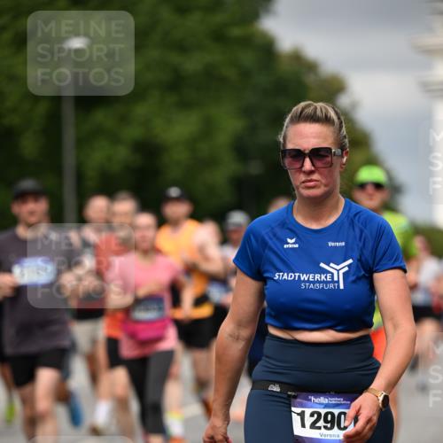 29.06.2025 - hella hamburg halbmarathon Dr. Thomas Lammeyer http://msf.ph/oto/8385881 29.06.2025 10:20:26 Kennedybrücke 1212, 1244, 1599, 2165, 2803, 2912, 3030, 3134, 3156, 3176, 3484, 3648, 3687, 4478, 4583, 4637, 5036, 6024, 6742, 6935, 7158, 7358, 7753, 7792, 8169, 8263, 8295, 8554, 8597, 8645, 8707, 8847, 8857, 9332, 9601, 9628, 9802, 9810, 9891, 10076, 10107, 10139, 10141, 10183, 10292, 10575, 10844, 11236, 11344, 11345, 11428 meine-sportfotos.de
