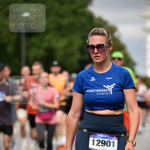 29.06.2025 - hella hamburg halbmarathon Dr. Thomas Lammeyer http://msf.ph/oto/8385943 29.06.2025 10:20:26 Kennedybrücke 1212, 1244, 1599, 2165, 2803, 2912, 3030, 3134, 3156, 3176, 3484, 3648, 3687, 4478, 4583, 4637, 5036, 6024, 6742, 6935, 7158, 7358, 7753, 7792, 8169, 8263, 8295, 8554, 8597, 8645, 8707, 8847, 8857, 9332, 9601, 9628, 9802, 9810, 9891, 10076, 10107, 10139, 10141, 10183, 10292, 10575, 10844, 11236, 11344, 11345, 11428 meine-sportfotos.de