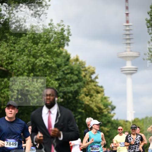 29.06.2025 - hella hamburg halbmarathon Dr. Thomas Lammeyer http://msf.ph/oto/8385968 29.06.2025 10:42:53 Kennedybrücke 1457, 1596, 1721, 2113, 2151, 2486, 2693, 2786, 3094, 3095, 3216, 3242, 3323, 3338, 3841, 3927, 4139, 4155, 4259, 4260, 5085, 5089, 5155, 5161, 5300, 6199, 6200, 6695, 6696, 6751, 7117, 7118, 7119, 7165, 7371, 7552, 7561, 7692, 7849, 7914, 8583, 8635, 8747, 9004, 9424, 9500, 9689, 9699, 10584 meine-sportfotos.de
