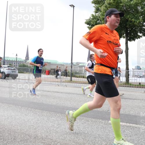 29.06.2025 - hella hamburg halbmarathon Lena Gebhardt http://msf.ph/oto/8385996 29.06.2025 10:40:30 Lombardsbrücke 1018, 1037, 1075, 1291, 1323, 1691, 2019, 2042, 2109, 2173, 2206, 2254, 2299, 2515, 2572, 2762, 2763, 2866, 2888, 3121, 3237, 3293, 3295, 3306, 3432, 3515, 3607, 3808, 3810, 4044, 4173, 4271, 4411, 4471, 4612, 4756, 4906, 4972, 5059, 5113, 5263, 5351, 5352, 5702, 5877, 5975, 6076, 6097, 6163, 6229, 6278, 6280, 6289, 6363, 6463, 6548, 6673, 6750, 6866, 6876, 6890, 6920, 7108, 7174, 7675, 7850, 7956, 8053, 8054, 8307, 8378, 8391 meine-sportfotos.de