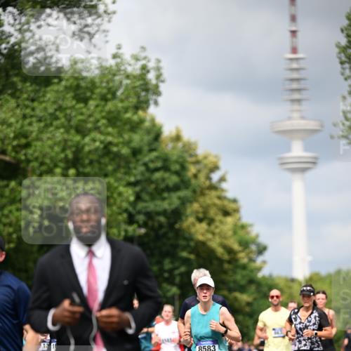 29.06.2025 - hella hamburg halbmarathon Dr. Thomas Lammeyer http://msf.ph/oto/8386019 29.06.2025 10:42:53 Kennedybrücke 1457, 1596, 1721, 2113, 2151, 2486, 2693, 2786, 3094, 3095, 3216, 3242, 3323, 3338, 3841, 3927, 4139, 4155, 4259, 4260, 5085, 5089, 5155, 5161, 5300, 6199, 6200, 6695, 6696, 6751, 7117, 7118, 7119, 7165, 7371, 7552, 7561, 7692, 7849, 7914, 8583, 8635, 8747, 9004, 9424, 9500, 9689, 9699, 10584 meine-sportfotos.de