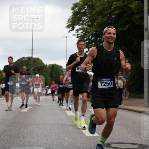 29.06.2025 - hella hamburg halbmarathon Yannick Fuchs http://msf.ph/oto/8386090 29.06.2025 10:55:19 20KM 1823, 2391, 2426, 2591, 4068, 5379, 5613, 5775, 5870, 6674, 6708, 7033, 7250, 7757, 8177, 8483, 8531, 9071, 9453, 9611, 9752, 9932, 9984, 10031, 10295, 10882, 11515, 12377, 12787, 12789, 12908, 13086, 13558, 15008, 16614, 17181, 17670, 17951, 18133 meine-sportfotos.de
