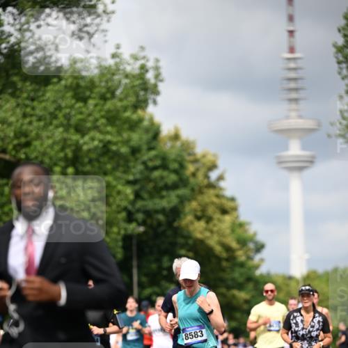 29.06.2025 - hella hamburg halbmarathon Dr. Thomas Lammeyer http://msf.ph/oto/8386133 29.06.2025 10:42:54 Kennedybrücke 1457, 1596, 1721, 2113, 2151, 2486, 2693, 2786, 3094, 3095, 3216, 3242, 3323, 3338, 3841, 3927, 4139, 4155, 4259, 4260, 5085, 5089, 5155, 5161, 5300, 6199, 6200, 6695, 6696, 6751, 7117, 7118, 7119, 7165, 7371, 7561, 7692, 7849, 7914, 8583, 8635, 8747, 9004, 9424, 9500, 9689, 9699, 10584 meine-sportfotos.de