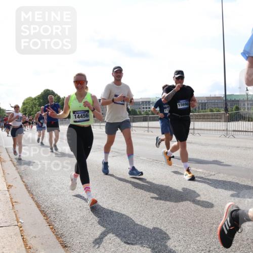 29.06.2025 - hella hamburg halbmarathon Lena Gebhardt http://msf.ph/oto/8386161 29.06.2025 10:02:57 Lombardsbrücke 14456, 119, 15698, 09, 1414, 1482, 1702, 2685, 2780, 2782, 2810, 2819, 3225, 3572, 3630, 3919, 4204, 4613, 4665, 4904, 5734, 6208, 6217, 6752, 6815, 6997, 7210, 7211, 7706, 7888, 8003, 8364, 8481, 8483, 8614, 8624, 8662, 8749, 9006, 9439, 9554, 9986, 10128, 10295, 10539, 10824, 11250, 11515, 11702, 11782, 11935, 11968, 12169, 12177, 12422, 12908, 13036, 13474, 13664, 13874, 14224 meine-sportfotos.de