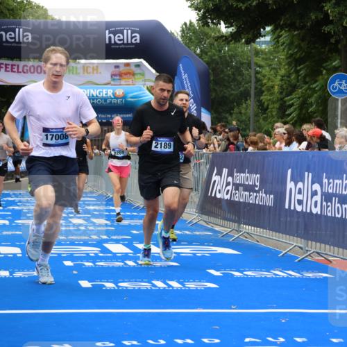 29.06.2025 - hella hamburg halbmarathon Strokosch-Dieckow http://msf.ph/oto/8386202 29.06.2025 10:45:59 Ziel 2189, 4277, 5648, 6460, 6532, 8269, 8577, 8871, 9585, 10792, 11821, 11936, 12084, 12269, 13630, 14462, 14804, 14911, 15149, 17008, 18081, 18185, 18702, 19116 meine-sportfotos.de