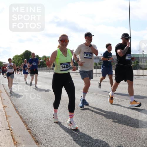 29.06.2025 - hella hamburg halbmarathon Lena Gebhardt http://msf.ph/oto/8386238 29.06.2025 10:02:57 Lombardsbrücke 15963, 3630, 14456, 14224, 1569, 1414, 1482, 1702, 2685, 2780, 2782, 2810, 2819, 3225, 3572, 3630, 3919, 4204, 4613, 4665, 4904, 5734, 6208, 6217, 6752, 6815, 6997, 7210, 7211, 7706, 7888, 8003, 8364, 8481, 8483, 8614, 8624, 8662, 8749, 9006, 9439, 9554, 9986, 10128, 10295, 10539, 10824, 11250, 11515, 11702, 11782, 11935, 11968, 12169, 12177, 12422, 12908, 13036, 13474, 13664, 13874, 14224 meine-sportfotos.de