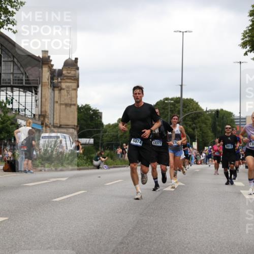 29.06.2025 - hella hamburg halbmarathon Yannick Fuchs http://msf.ph/oto/8386248 29.06.2025 10:55:20 20KM 1823, 2391, 2426, 2591, 4068, 5379, 5613, 5775, 5870, 6674, 7033, 7250, 7757, 8177, 8483, 8531, 9071, 9453, 9611, 9752, 9932, 9984, 10031, 10295, 10882, 11515, 12377, 12787, 12789, 12908, 13064, 13086, 13558, 14628, 15008, 16614, 17181, 17670, 18133 meine-sportfotos.de
