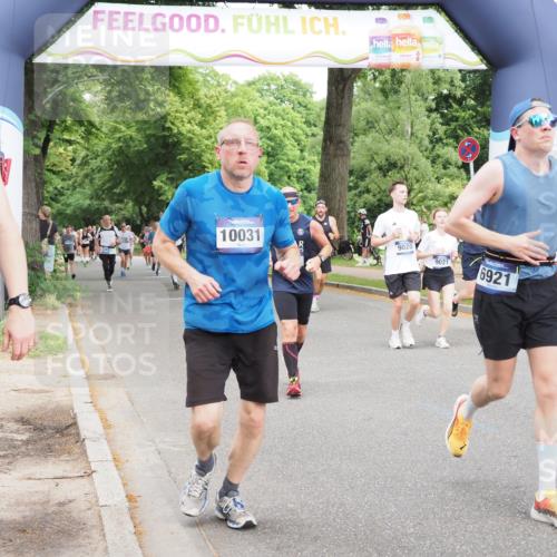 29.06.2025 - hella hamburg halbmarathon MichiJ http://msf.ph/oto/8386255 29.06.2025 10:47:34 Zwischen KM18-KM19 1364, 1653, 2391, 3097, 4068, 4592, 6487, 6921, 7033, 7759, 8191, 9020, 9021, 9611, 10031, 10036, 10534, 10943, 13459, 13488, 15673, 17951, 19117 meine-sportfotos.de