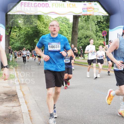 29.06.2025 - hella hamburg halbmarathon MichiJ http://msf.ph/oto/8386267 29.06.2025 10:47:34 Zwischen KM18-KM19 1364, 1653, 2391, 3097, 4068, 4592, 6487, 6921, 7033, 7759, 8191, 9020, 9021, 9611, 10031, 10036, 10534, 10943, 13459, 13488, 15673, 17951, 19117 meine-sportfotos.de