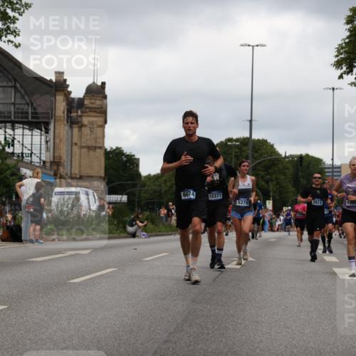 29.06.2025 - hella hamburg halbmarathon Yannick Fuchs http://msf.ph/oto/8386291 29.06.2025 10:55:20 20KM 1823, 2391, 2426, 2591, 4068, 5379, 5613, 5775, 5870, 6674, 7033, 7250, 7757, 8177, 8483, 8531, 9071, 9453, 9611, 9752, 9932, 9984, 10031, 10295, 10882, 11515, 12377, 12787, 12789, 12908, 13064, 13086, 13558, 14628, 15008, 16614, 17181, 17670, 18133 meine-sportfotos.de
