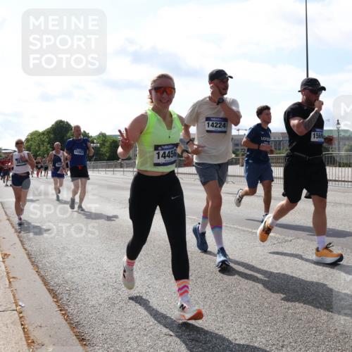 29.06.2025 - hella hamburg halbmarathon Lena Gebhardt http://msf.ph/oto/8386294 29.06.2025 10:02:58 Lombardsbrücke 15963, 3630, 14456, 14224, 1569, 1135, 1138, 1414, 1450, 1482, 1702, 2780, 2782, 2810, 2819, 3225, 3572, 3630, 3919, 4204, 4613, 4665, 4904, 5734, 6208, 6217, 6752, 6815, 6997, 7210, 7211, 7706, 7888, 8003, 8364, 8481, 8483, 8614, 8624, 8662, 8749, 9006, 9439, 9554, 9986, 10128, 10295, 10539, 10824, 11250, 11515, 11702, 11782, 11935, 11968, 12169, 12177, 12422, 12908, 13036, 13474, 13664, 13732, 13857, 13874, 14224 meine-sportfotos.de