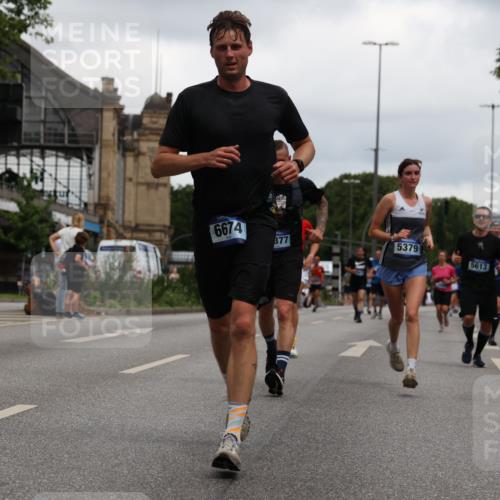 29.06.2025 - hella hamburg halbmarathon Yannick Fuchs http://msf.ph/oto/8386361 29.06.2025 10:55:22 20KM 1823, 2086, 2391, 2426, 2591, 4068, 5379, 5613, 5775, 5870, 6391, 6674, 7033, 7250, 7757, 8177, 8483, 8531, 8590, 9071, 9453, 9611, 9752, 9932, 10031, 10295, 10882, 11515, 12377, 12787, 12789, 12908, 13064, 13086, 13558, 14628, 15008, 16614, 17181, 17670 meine-sportfotos.de