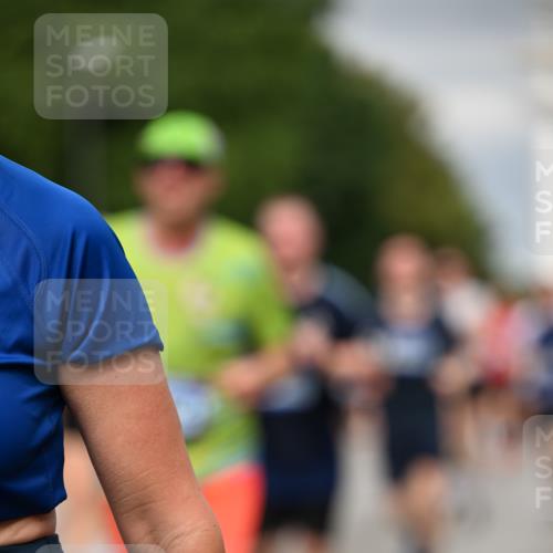 29.06.2025 - hella hamburg halbmarathon Dr. Thomas Lammeyer http://msf.ph/oto/8386427 29.06.2025 10:20:28 Kennedybrücke 1244, 1599, 2165, 2347, 2803, 2912, 3030, 3134, 3156, 3176, 3484, 3648, 3687, 4478, 4583, 4637, 5036, 6024, 6742, 6935, 7158, 7358, 7753, 7792, 8263, 8295, 8554, 8597, 8645, 8707, 8847, 8857, 9332, 9492, 9601, 9628, 9802, 9810, 9891, 10076, 10107, 10139, 10141, 10183, 10292, 10575, 10844, 11236, 11344, 11345, 11428 meine-sportfotos.de