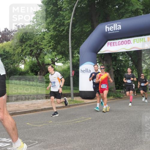 29.06.2025 - hella hamburg halbmarathon KatJ http://msf.ph/oto/8386474 29.06.2025 10:26:02 Zwischen KM18-KM19 2404, 6095, 6529 meine-sportfotos.de
