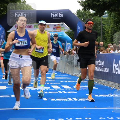 29.06.2025 - hella hamburg halbmarathon Strokosch-Dieckow http://msf.ph/oto/8386513 29.06.2025 10:45:53 Ziel 2189, 3477, 4277, 4345, 6290, 6532, 7385, 8269, 8577, 8871, 10792, 11821, 12084, 14462, 14911, 15149, 16624, 17008, 18185, 19116 meine-sportfotos.de