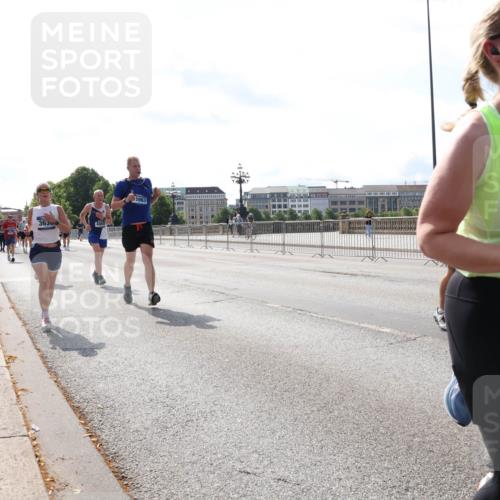 29.06.2025 - hella hamburg halbmarathon Lena Gebhardt http://msf.ph/oto/8386526 29.06.2025 10:02:58 Lombardsbrücke 363, 5963, 1135, 1138, 1414, 1450, 1482, 1702, 2780, 2782, 2810, 2819, 3225, 3572, 3630, 3919, 4204, 4613, 4665, 4904, 5734, 6208, 6217, 6752, 6815, 6997, 7210, 7211, 7706, 7888, 8003, 8364, 8481, 8483, 8614, 8624, 8662, 8749, 9006, 9439, 9554, 9986, 10128, 10295, 10539, 10824, 11250, 11515, 11702, 11782, 11935, 11968, 12169, 12177, 12422, 12908, 13036, 13474, 13664, 13732, 13857, 13874, 14224 meine-sportfotos.de