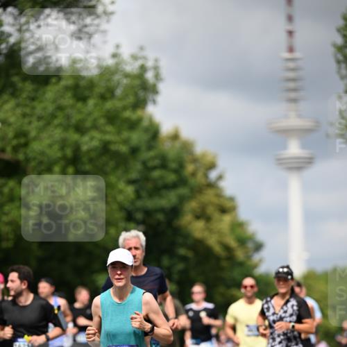 29.06.2025 - hella hamburg halbmarathon Dr. Thomas Lammeyer http://msf.ph/oto/8386567 29.06.2025 10:42:55 Kennedybrücke 1457, 1596, 1721, 2113, 2151, 2486, 2693, 2786, 3094, 3095, 3216, 3242, 3323, 3338, 3841, 3927, 4139, 4155, 4259, 4260, 5085, 5089, 5155, 5161, 5300, 6199, 6200, 6695, 6696, 6751, 7117, 7118, 7119, 7165, 7561, 7692, 7849, 7914, 8583, 8635, 8747, 9004, 9424, 9500, 9689, 9699, 10584 meine-sportfotos.de