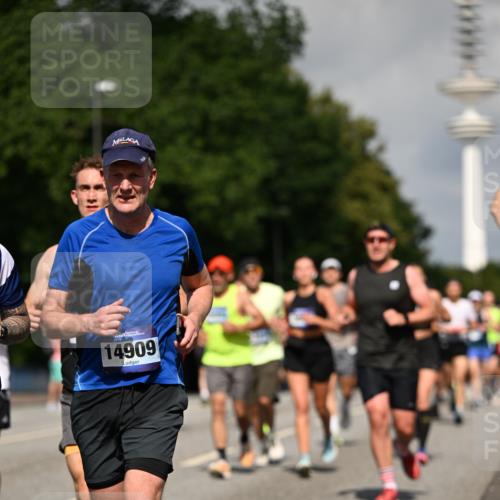 29.06.2025 - hella hamburg halbmarathon Dr. Thomas Lammeyer http://msf.ph/oto/8386588 29.06.2025 09:59:25 Kennedybrücke 1151, 1200, 1216, 1461, 1630, 1683, 1689, 1696, 1706, 2207, 2706, 2708, 3213, 3654, 3692, 3945, 3985, 4033, 4088, 4121, 4127, 4189, 4324, 4345, 4601, 4847, 4890, 4938, 5421, 5459, 5915, 6009, 6054, 6421, 6481, 6532, 6691, 6938, 7056, 7224, 7269, 7312, 7332, 7367, 7657, 8139, 8153, 8205, 8216, 8234, 8302, 8454, 8577, 8720, 8856, 8899, 8927, 8955, 8977, 9386, 9491, 9529, 9551, 9786, 9934, 9959, 10115, 10263, 10811, 11356 meine-sportfotos.de