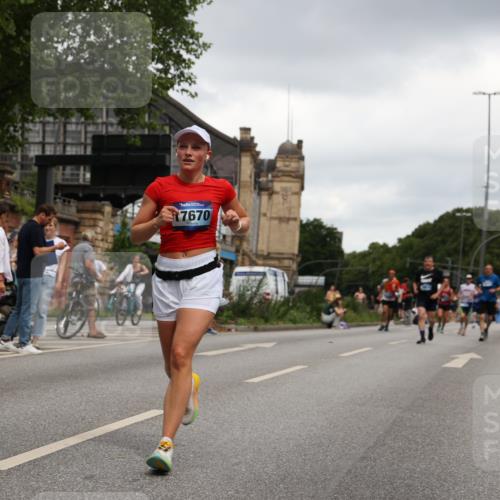 29.06.2025 - hella hamburg halbmarathon Yannick Fuchs http://msf.ph/oto/8386608 29.06.2025 10:55:25 20KM 1823, 2086, 2391, 2426, 2591, 3400, 4068, 5379, 5613, 5870, 6391, 6674, 7033, 7250, 7757, 8177, 8483, 8531, 8590, 9071, 9453, 9752, 9932, 10031, 10295, 10882, 11465, 11515, 12377, 12787, 13064, 13086, 13491, 13558, 14628, 15008, 15733, 16128, 16145, 16614, 17181, 17670 meine-sportfotos.de