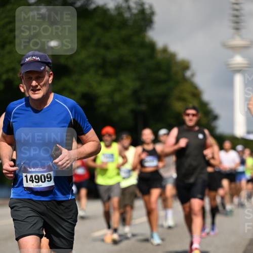 29.06.2025 - hella hamburg halbmarathon Dr. Thomas Lammeyer http://msf.ph/oto/8386611 29.06.2025 09:59:25 Kennedybrücke 1151, 1200, 1216, 1461, 1630, 1683, 1689, 1696, 1706, 2207, 2706, 2708, 3213, 3654, 3692, 3945, 3985, 4033, 4088, 4121, 4127, 4189, 4324, 4345, 4601, 4847, 4890, 4938, 5421, 5459, 5915, 6009, 6054, 6421, 6481, 6532, 6691, 6938, 7056, 7224, 7269, 7312, 7332, 7367, 7657, 8139, 8153, 8205, 8216, 8234, 8302, 8454, 8577, 8720, 8856, 8899, 8927, 8955, 8977, 9386, 9491, 9529, 9551, 9786, 9934, 9959, 10115, 10263, 10811, 11356 meine-sportfotos.de