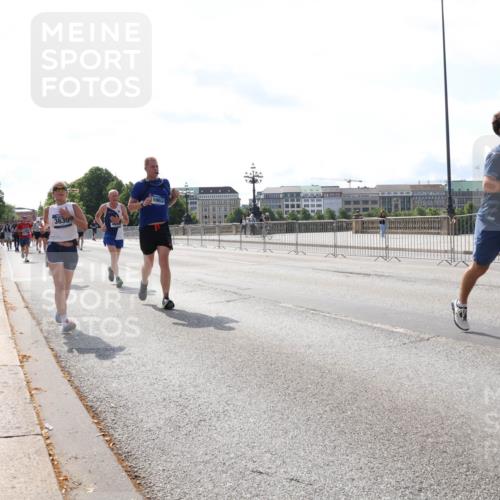 29.06.2025 - hella hamburg halbmarathon Lena Gebhardt http://msf.ph/oto/8386649 29.06.2025 10:02:58 Lombardsbrücke 5963, 3630, 1135, 1138, 1414, 1450, 1482, 1702, 2780, 2782, 2810, 2819, 3225, 3572, 3630, 3919, 4204, 4613, 4665, 4904, 5734, 6208, 6217, 6752, 6815, 6997, 7210, 7211, 7706, 7888, 8003, 8364, 8481, 8483, 8614, 8624, 8662, 8749, 9006, 9439, 9554, 9986, 10128, 10295, 10539, 10824, 11250, 11515, 11702, 11782, 11935, 11968, 12169, 12177, 12422, 12908, 13036, 13474, 13664, 13732, 13857, 13874, 14224 meine-sportfotos.de