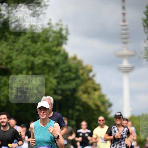 29.06.2025 - hella hamburg halbmarathon Dr. Thomas Lammeyer http://msf.ph/oto/8386662 29.06.2025 10:42:56 Kennedybrücke 1457, 1721, 2113, 2151, 2486, 2693, 2786, 3094, 3095, 3216, 3242, 3323, 3338, 3841, 3927, 4139, 4155, 4259, 4260, 5085, 5089, 5155, 5161, 5300, 6199, 6200, 6695, 6696, 6751, 7117, 7118, 7119, 7165, 7561, 7692, 7849, 7914, 8583, 8635, 8747, 9004, 9424, 9500, 9689, 9699, 10584 meine-sportfotos.de