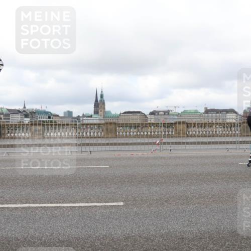 29.06.2025 - hella hamburg halbmarathon Lena Gebhardt http://msf.ph/oto/8386680 29.06.2025 09:17:36 Lombardsbrücke  meine-sportfotos.de