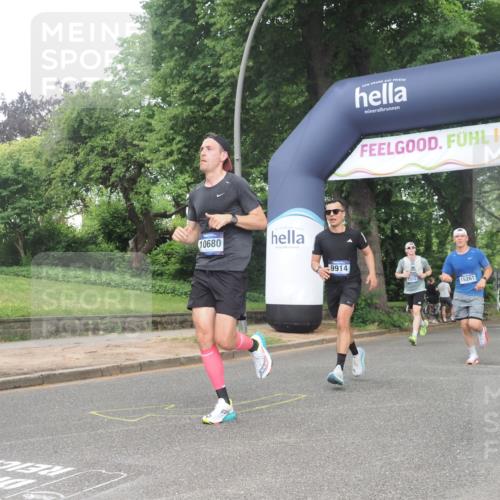 29.06.2025 - hella hamburg halbmarathon KatJ http://msf.ph/oto/8386708 29.06.2025 10:26:04 Zwischen KM18-KM19 2404, 6095, 6529, 7310 meine-sportfotos.de