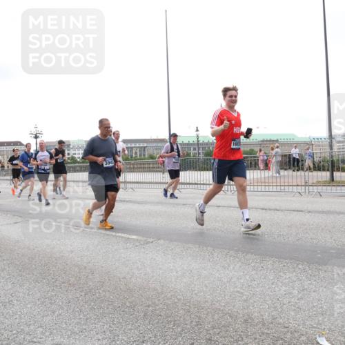 29.06.2025 - hella hamburg halbmarathon Lena Gebhardt http://msf.ph/oto/8386726 29.06.2025 10:49:46 Lombardsbrücke 1376, 6694, 14184, 3943, 1040, 1041, 1487, 1511, 1525, 1625, 1805, 1888, 2067, 2212, 2466, 2527, 2668, 2862, 2997, 3183, 3383, 3943, 4589, 4769, 4809, 4870, 5076, 5106, 5552, 5694, 5749, 5751, 6191, 6694, 6989, 7301, 7305, 7339, 7366, 7650, 7679, 8065, 9015, 9162, 9261, 10333, 10403, 10683, 10704, 11030, 11558, 11631, 11760, 12124, 12388, 13309, 13744, 13764, 14505, 14545, 14692, 15626 meine-sportfotos.de