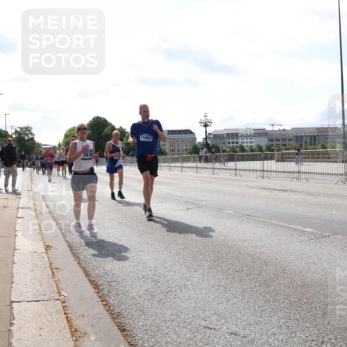 29.06.2025 - hella hamburg halbmarathon Lena Gebhardt http://msf.ph/oto/8386732 29.06.2025 10:02:58 Lombardsbrücke 3630, 15963, 1135, 1138, 1414, 1450, 1482, 1702, 2780, 2782, 2810, 2819, 3225, 3572, 3630, 3919, 4204, 4613, 4665, 4904, 5734, 6208, 6217, 6752, 6815, 6997, 7210, 7211, 7706, 7888, 8003, 8364, 8481, 8483, 8614, 8624, 8662, 8749, 9006, 9439, 9554, 9986, 10128, 10295, 10539, 10824, 11250, 11515, 11702, 11782, 11935, 11968, 12169, 12177, 12422, 12908, 13036, 13474, 13664, 13732, 13857, 13874, 14224 meine-sportfotos.de