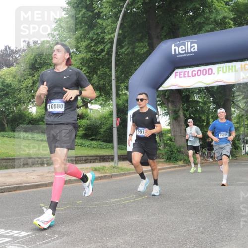 29.06.2025 - hella hamburg halbmarathon KatJ http://msf.ph/oto/8386769 29.06.2025 10:26:04 Zwischen KM18-KM19 2404, 6095, 6529, 7310 meine-sportfotos.de