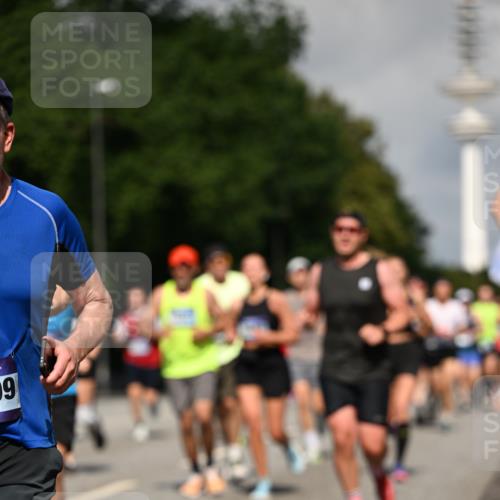 29.06.2025 - hella hamburg halbmarathon Dr. Thomas Lammeyer http://msf.ph/oto/8386780 29.06.2025 09:59:26 Kennedybrücke 1151, 1200, 1216, 1461, 1630, 1683, 1689, 1696, 1706, 2207, 2706, 3213, 3654, 3692, 3945, 3985, 4033, 4088, 4121, 4127, 4189, 4324, 4345, 4601, 4847, 4890, 4938, 5421, 5459, 6009, 6054, 6421, 6481, 6532, 6691, 6938, 7056, 7100, 7224, 7269, 7312, 7332, 7367, 7657, 8139, 8153, 8205, 8216, 8234, 8302, 8454, 8577, 8720, 8856, 8899, 8955, 8977, 9491, 9551, 9934, 9959, 10115, 10263, 10811, 11356 meine-sportfotos.de
