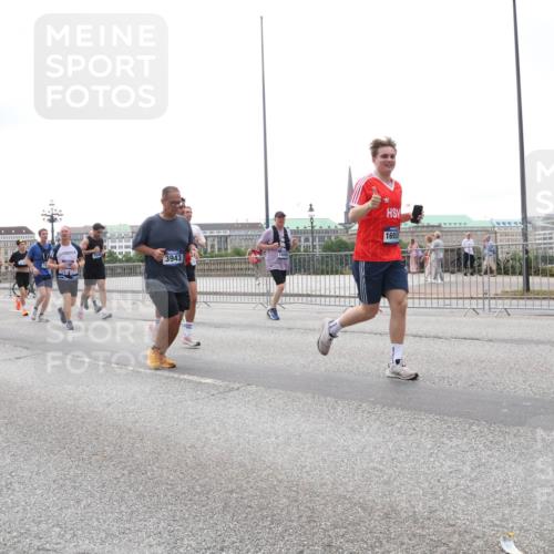 29.06.2025 - hella hamburg halbmarathon Lena Gebhardt http://msf.ph/oto/8386791 29.06.2025 10:49:46 Lombardsbrücke 13764, 6694, 10, 3943, 16953, 1040, 1041, 1487, 1511, 1525, 1625, 1805, 1888, 2067, 2212, 2466, 2527, 2668, 2862, 2997, 3183, 3383, 3943, 4589, 4769, 4809, 4870, 5076, 5106, 5552, 5694, 5749, 5751, 6191, 6694, 6989, 7301, 7305, 7339, 7366, 7650, 7679, 8065, 9015, 9162, 9261, 10333, 10403, 10683, 10704, 11030, 11558, 11631, 11760, 12124, 12388, 13309, 13744, 13764, 14505, 14545, 14692, 15626 meine-sportfotos.de