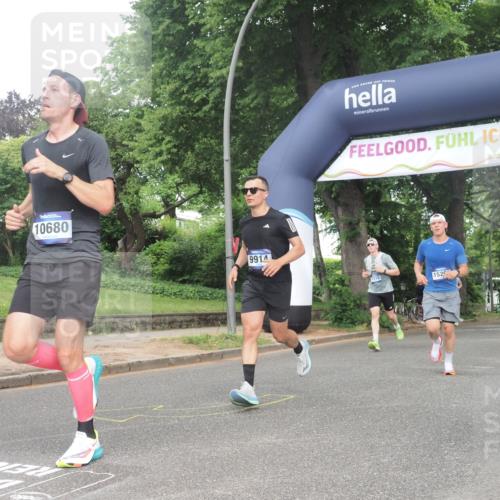 29.06.2025 - hella hamburg halbmarathon KatJ http://msf.ph/oto/8386797 29.06.2025 10:26:04 Zwischen KM18-KM19 2404, 6095, 6529, 7310 meine-sportfotos.de