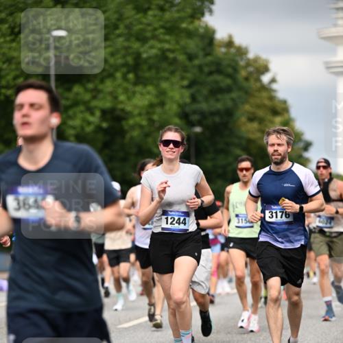 29.06.2025 - hella hamburg halbmarathon Dr. Thomas Lammeyer http://msf.ph/oto/8386870 29.06.2025 10:20:31 Kennedybrücke 1244, 1599, 2165, 2347, 2803, 2912, 3030, 3134, 3156, 3176, 3484, 3648, 3687, 4478, 4637, 5036, 6024, 6742, 6935, 7158, 7358, 7753, 7792, 8263, 8295, 8597, 8645, 8707, 8847, 8857, 9332, 9492, 9628, 9802, 9810, 9891, 10076, 10107, 10139, 10141, 10183, 10292, 10575, 11236, 11344, 11345, 11428 meine-sportfotos.de