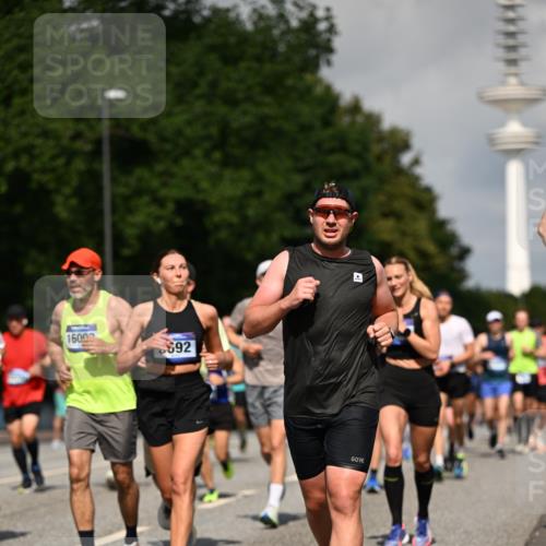 29.06.2025 - hella hamburg halbmarathon Dr. Thomas Lammeyer http://msf.ph/oto/8386878 29.06.2025 09:59:27 Kennedybrücke 1151, 1200, 1216, 1461, 1630, 1683, 1689, 1696, 1706, 2207, 2706, 3213, 3654, 3692, 3945, 4033, 4088, 4121, 4127, 4189, 4324, 4345, 4601, 4847, 4890, 4938, 5421, 5459, 6009, 6421, 6481, 6691, 6938, 7056, 7100, 7224, 7269, 7312, 7332, 7367, 7657, 8139, 8153, 8205, 8216, 8234, 8302, 8454, 8720, 8856, 8899, 8955, 8977, 9491, 9551, 9934, 9959, 10115, 10263, 10811, 11356 meine-sportfotos.de