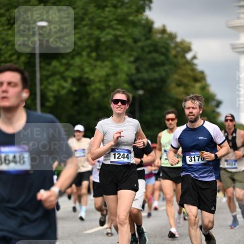 29.06.2025 - hella hamburg halbmarathon Dr. Thomas Lammeyer http://msf.ph/oto/8386889 29.06.2025 10:20:31 Kennedybrücke 1244, 1599, 2165, 2347, 2803, 2912, 3030, 3134, 3156, 3176, 3484, 3648, 3687, 4478, 4637, 5036, 6024, 6742, 6935, 7158, 7358, 7753, 7792, 8263, 8295, 8597, 8645, 8707, 8847, 8857, 9332, 9492, 9628, 9802, 9810, 9891, 10076, 10107, 10139, 10141, 10183, 10292, 10575, 11236, 11344, 11345, 11428 meine-sportfotos.de