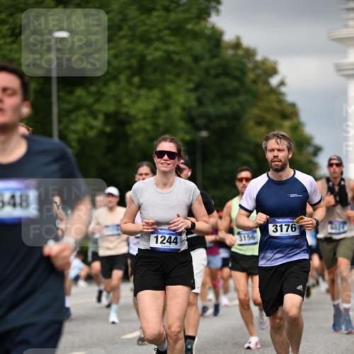 29.06.2025 - hella hamburg halbmarathon Dr. Thomas Lammeyer http://msf.ph/oto/8386902 29.06.2025 10:20:31 Kennedybrücke 1244, 1599, 2165, 2347, 2803, 2912, 3030, 3134, 3156, 3176, 3484, 3648, 3687, 4478, 4637, 5036, 6024, 6742, 6935, 7158, 7358, 7753, 7792, 8263, 8295, 8597, 8645, 8707, 8847, 8857, 9332, 9492, 9628, 9802, 9810, 9891, 10076, 10107, 10139, 10141, 10183, 10292, 10575, 11236, 11344, 11345, 11428 meine-sportfotos.de