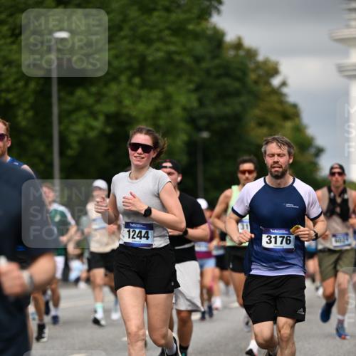 29.06.2025 - hella hamburg halbmarathon Dr. Thomas Lammeyer http://msf.ph/oto/8386945 29.06.2025 10:20:31 Kennedybrücke 1244, 1599, 2165, 2347, 2803, 2912, 3030, 3134, 3156, 3176, 3484, 3648, 3687, 4478, 4637, 5036, 6024, 6742, 6935, 7158, 7358, 7753, 7792, 8263, 8295, 8597, 8645, 8707, 8847, 8857, 9332, 9492, 9628, 9802, 9810, 9891, 10076, 10107, 10139, 10141, 10183, 10292, 10575, 11236, 11344, 11345, 11428 meine-sportfotos.de
