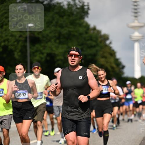 29.06.2025 - hella hamburg halbmarathon Dr. Thomas Lammeyer http://msf.ph/oto/8386954 29.06.2025 09:59:27 Kennedybrücke 1151, 1200, 1216, 1461, 1630, 1683, 1689, 1696, 1706, 2207, 2706, 3213, 3654, 3692, 3945, 4033, 4088, 4121, 4127, 4189, 4324, 4345, 4601, 4847, 4890, 4938, 5421, 5459, 6009, 6421, 6481, 6691, 6938, 7056, 7100, 7224, 7269, 7312, 7332, 7367, 7657, 8139, 8153, 8205, 8216, 8234, 8302, 8454, 8720, 8856, 8899, 8955, 8977, 9491, 9551, 9934, 9959, 10115, 10263, 10811, 11356 meine-sportfotos.de