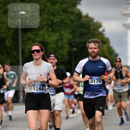 29.06.2025 - hella hamburg halbmarathon Dr. Thomas Lammeyer http://msf.ph/oto/8386985 29.06.2025 10:20:32 Kennedybrücke 1244, 1599, 2165, 2347, 2803, 2912, 3023, 3030, 3134, 3156, 3176, 3484, 3648, 3687, 4478, 4637, 5036, 6024, 6742, 6935, 7158, 7358, 7753, 7792, 8263, 8295, 8597, 8645, 8707, 8847, 8857, 9332, 9492, 9628, 9802, 9810, 9891, 10076, 10107, 10139, 10141, 10183, 10292, 10575, 11236, 11344, 11345, 11428 meine-sportfotos.de