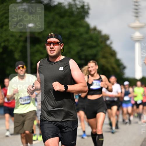 29.06.2025 - hella hamburg halbmarathon Dr. Thomas Lammeyer http://msf.ph/oto/8387019 29.06.2025 09:59:28 Kennedybrücke 1151, 1200, 1216, 1461, 1630, 1683, 1689, 1696, 1706, 2207, 2706, 3213, 3654, 3692, 3945, 4033, 4088, 4127, 4189, 4324, 4345, 4601, 4847, 4890, 4938, 5421, 6009, 6481, 6691, 6938, 6994, 7056, 7100, 7224, 7269, 7312, 7332, 7367, 7657, 8139, 8205, 8216, 8234, 8302, 8454, 8720, 8856, 8899, 8955, 8977, 9491, 9551, 9934, 9959, 10115, 10263, 10811, 11356 meine-sportfotos.de