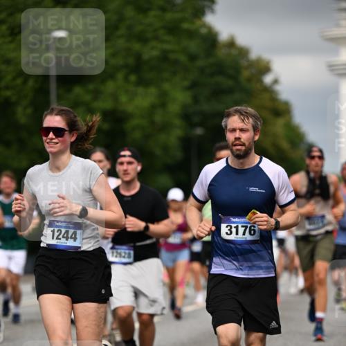 29.06.2025 - hella hamburg halbmarathon Dr. Thomas Lammeyer http://msf.ph/oto/8387027 29.06.2025 10:20:32 Kennedybrücke 1244, 1599, 2165, 2347, 2803, 2912, 3023, 3030, 3134, 3156, 3176, 3484, 3648, 3687, 4478, 4637, 5036, 6024, 6742, 6935, 7158, 7358, 7753, 7792, 8263, 8295, 8597, 8645, 8707, 8847, 8857, 9332, 9492, 9628, 9802, 9810, 9891, 10076, 10107, 10139, 10141, 10183, 10292, 10575, 11236, 11344, 11345, 11428 meine-sportfotos.de