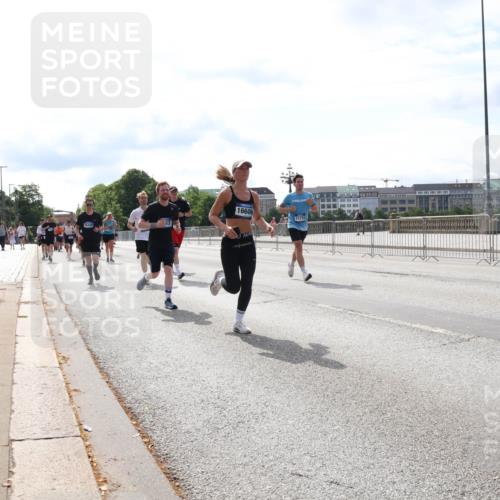 29.06.2025 - hella hamburg halbmarathon Lena Gebhardt http://msf.ph/oto/8387034 29.06.2025 10:15:54 Lombardsbrücke 16606, 11774, 1156, 1308, 1440, 1651, 2071, 2076, 2110, 2165, 2436, 2803, 2989, 3167, 3417, 4007, 4466, 4492, 4494, 4828, 5046, 5069, 5423, 5739, 6376, 6576, 7897, 7941, 7942, 8169, 8274, 8554, 8746, 8885, 9192, 9601, 9657, 9675, 9784, 9802, 10107, 10108, 10292, 10608, 10775, 10844, 10990, 11113, 11303, 11478, 11774, 11783, 11818, 12427, 12457, 12469, 12521, 13179, 13197, 13818, 13951, 14413, 14423, 14550, 14552, 15307 meine-sportfotos.de