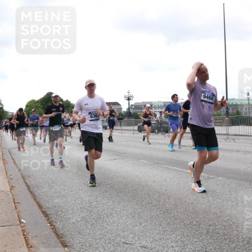 29.06.2025 - hella hamburg halbmarathon Lena Gebhardt http://msf.ph/oto/8387045 29.06.2025 10:40:33 Lombardsbrücke 6076, 6363, 9468, 1018, 1037, 1075, 1291, 1323, 1691, 2019, 2042, 2109, 2173, 2206, 2254, 2299, 2515, 2572, 2762, 2763, 2866, 3121, 3237, 3293, 3295, 3306, 3432, 3515, 3607, 3694, 3808, 3810, 4044, 4173, 4271, 4411, 4471, 4612, 4756, 4906, 4972, 5059, 5113, 5263, 5351, 5352, 5702, 5975, 6076, 6097, 6163, 6229, 6278, 6280, 6289, 6363, 6463, 6548, 6673, 6866, 6876, 6890, 6920, 7108, 7174, 7293, 7675, 7850, 7956, 8053, 8054, 8307, 8378, 8391 meine-sportfotos.de