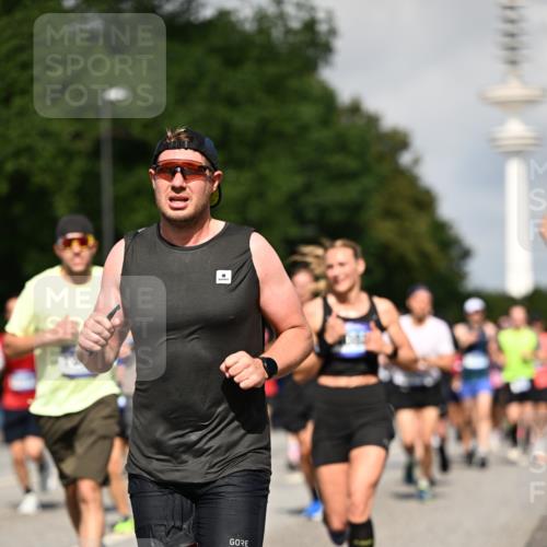 29.06.2025 - hella hamburg halbmarathon Dr. Thomas Lammeyer http://msf.ph/oto/8387051 29.06.2025 09:59:28 Kennedybrücke 1151, 1200, 1216, 1461, 1630, 1683, 1689, 1696, 1706, 2207, 2706, 3213, 3654, 3692, 3945, 4033, 4088, 4127, 4189, 4324, 4345, 4601, 4847, 4890, 4938, 5421, 6009, 6481, 6691, 6938, 6994, 7056, 7100, 7224, 7269, 7312, 7332, 7367, 7657, 8139, 8205, 8216, 8234, 8302, 8454, 8720, 8856, 8899, 8955, 8977, 9491, 9551, 9934, 9959, 10115, 10263, 10811, 11356 meine-sportfotos.de