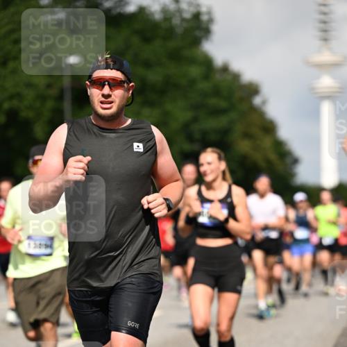 29.06.2025 - hella hamburg halbmarathon Dr. Thomas Lammeyer http://msf.ph/oto/8387064 29.06.2025 09:59:28 Kennedybrücke 1151, 1200, 1216, 1461, 1630, 1683, 1689, 1696, 1706, 2207, 2706, 3213, 3654, 3692, 3945, 4033, 4088, 4127, 4189, 4324, 4345, 4601, 4847, 4890, 4938, 5421, 6009, 6481, 6691, 6938, 6994, 7056, 7100, 7224, 7269, 7312, 7332, 7367, 7657, 8139, 8205, 8216, 8234, 8302, 8454, 8720, 8856, 8899, 8955, 8977, 9491, 9551, 9934, 9959, 10115, 10263, 10811, 11356 meine-sportfotos.de