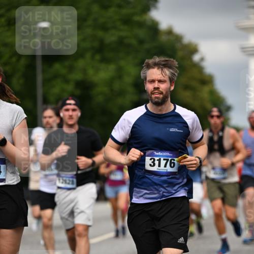 29.06.2025 - hella hamburg halbmarathon Dr. Thomas Lammeyer http://msf.ph/oto/8387079 29.06.2025 10:20:32 Kennedybrücke 1244, 1599, 2165, 2347, 2803, 2912, 3023, 3030, 3134, 3156, 3176, 3484, 3648, 3687, 4478, 4637, 5036, 6024, 6742, 6935, 7158, 7358, 7753, 7792, 8263, 8295, 8597, 8645, 8707, 8847, 8857, 9332, 9492, 9628, 9802, 9810, 9891, 10076, 10107, 10139, 10141, 10183, 10292, 10575, 11236, 11344, 11345, 11428 meine-sportfotos.de